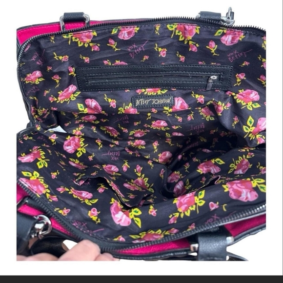 Women's Betsey Johnson XOXO Bow Tote Handbag Satchel  multi  compartments Black - Picture 9 of 10
